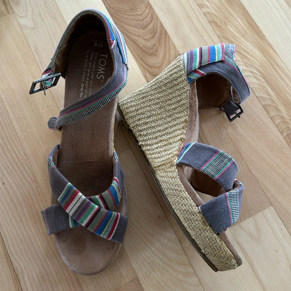 Toms wedge strappy stripe sandals size 8
